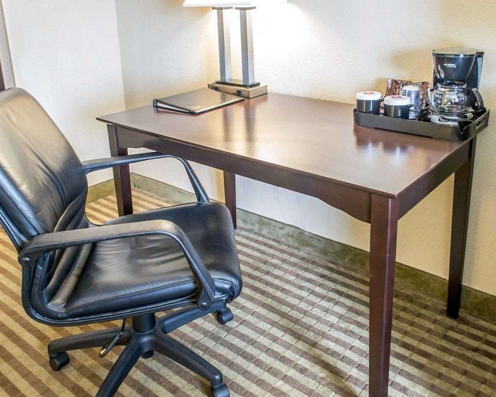 Clarion Hotel Beachwood-Cleveland Стая снимка