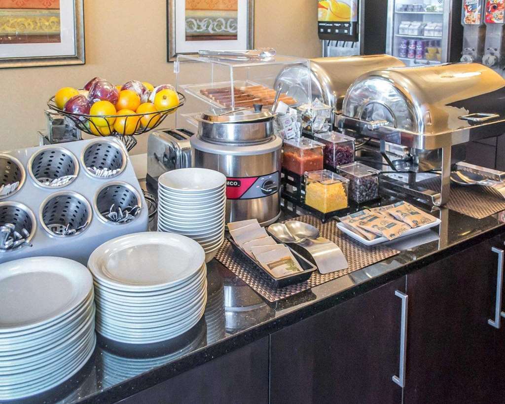 Clarion Hotel Beachwood-Cleveland Ресторант снимка