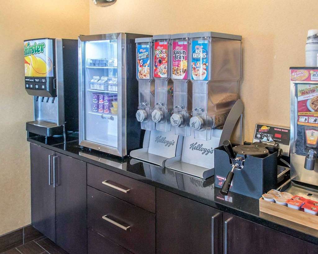 Clarion Hotel Beachwood-Cleveland Ресторант снимка